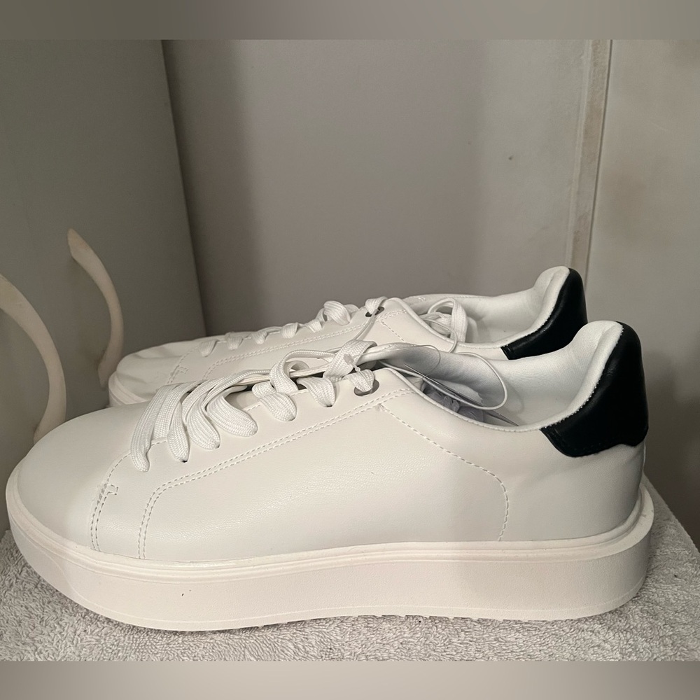 NWT 12WW Torrid White Sneakers with Black Accents
